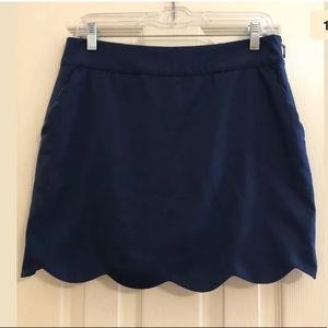 Fabulous Vineyard Vines navy scalloped skort 6